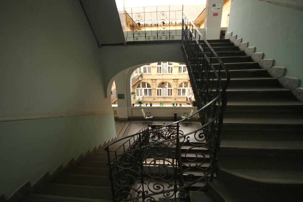 2Night Hostel Budapest Eksteriør billede