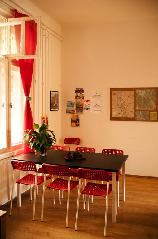 2Night Hostel Budapest Eksteriør billede