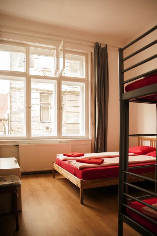 2Night Hostel Budapest Eksteriør billede